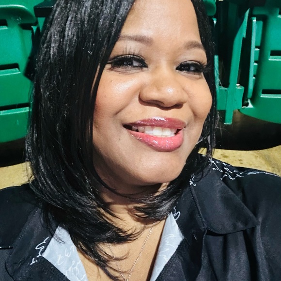 Meet your Posher, Tia - Picture 5 of 5